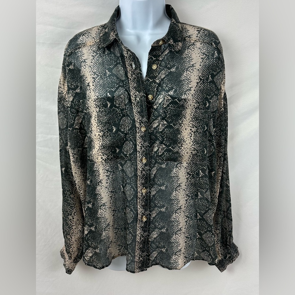 MOTHER Animal print button down top. Sheer Black & Cream. Oversized Snake print🌟